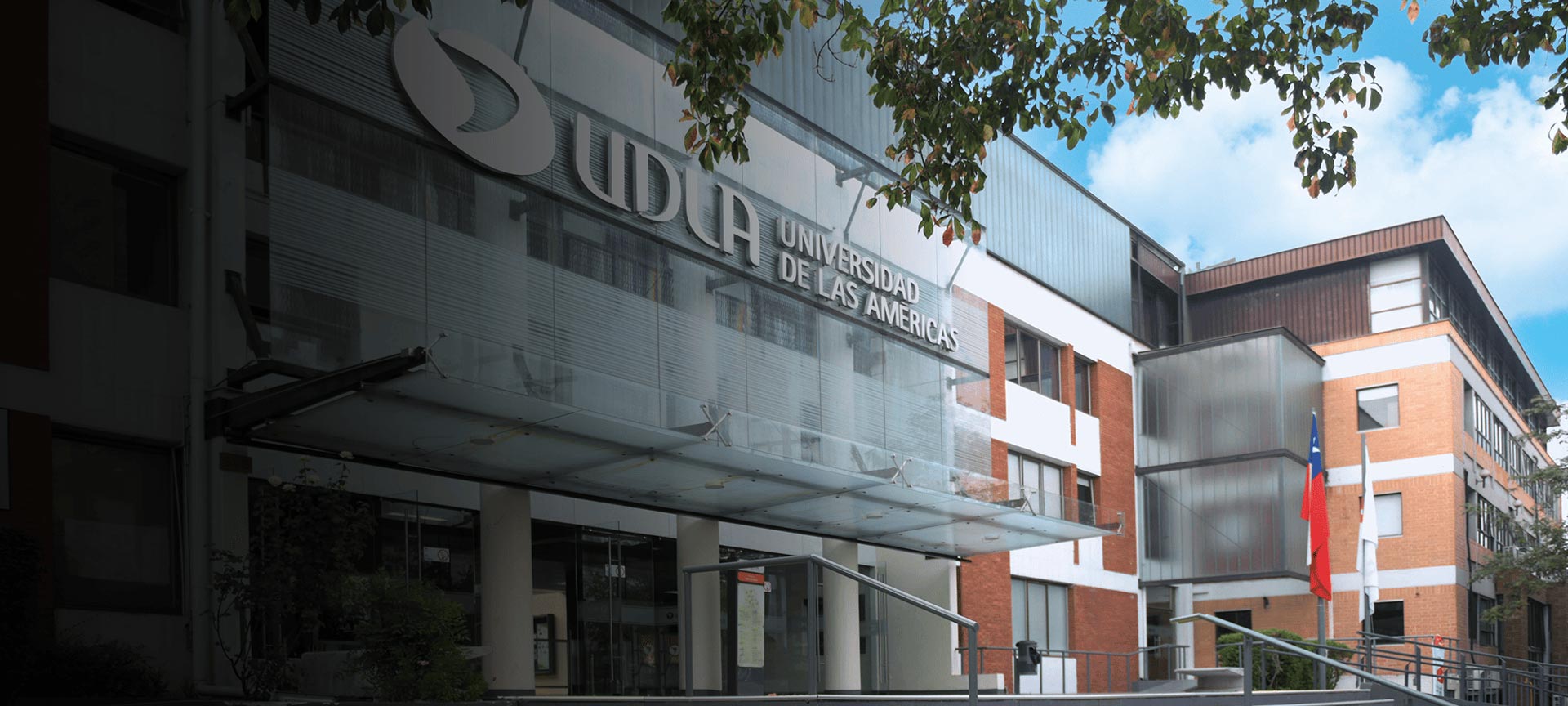 UDLA fachada Campus Providencia